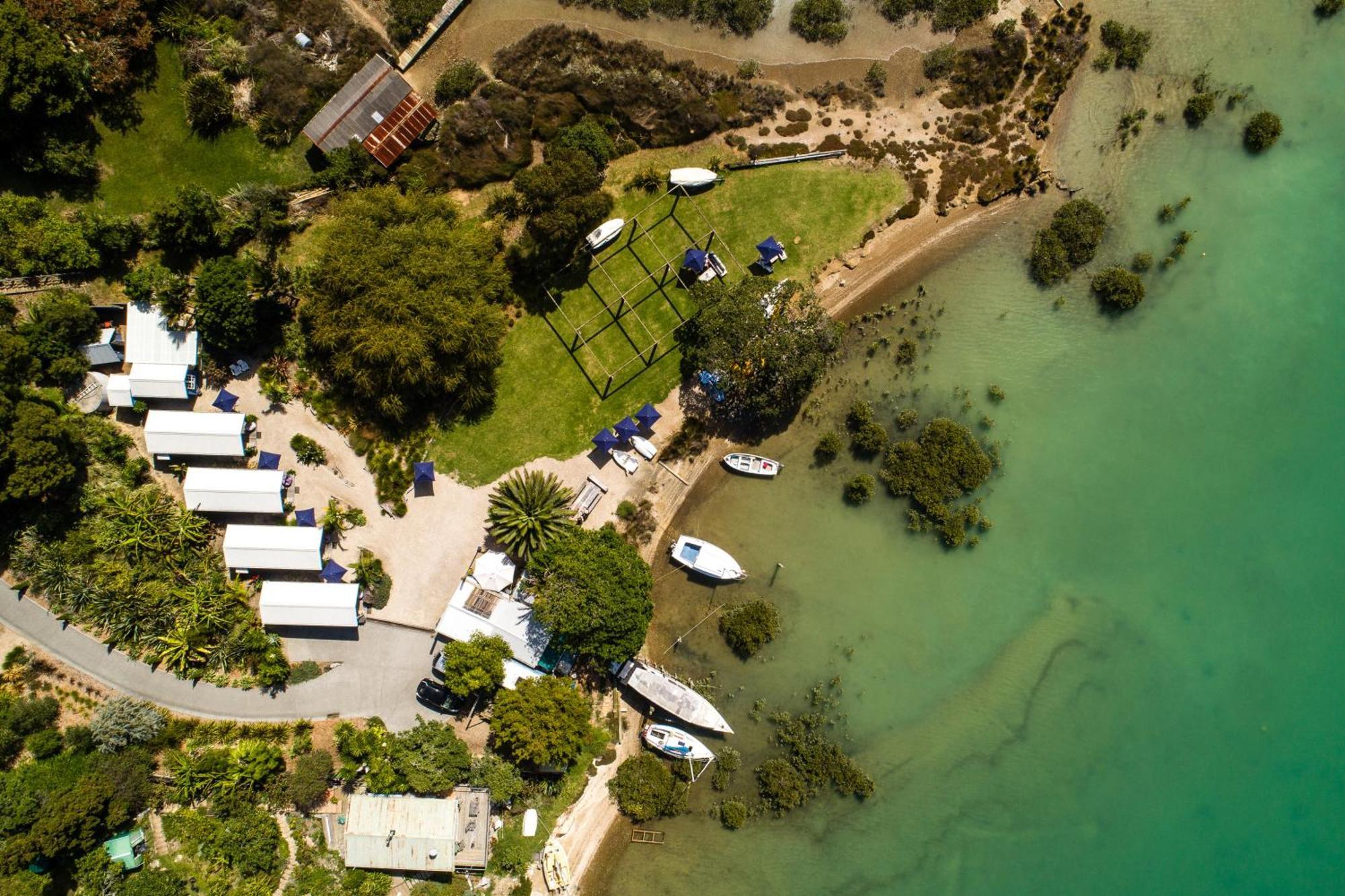 شقة Boatsheds On The Bay, Waiheke Island Ostend المظهر الخارجي الصورة