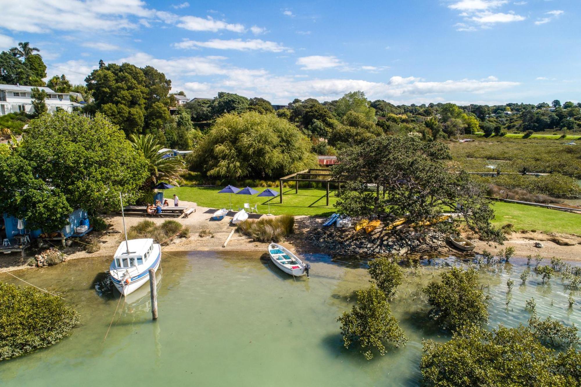 شقة Boatsheds On The Bay, Waiheke Island Ostend المظهر الخارجي الصورة